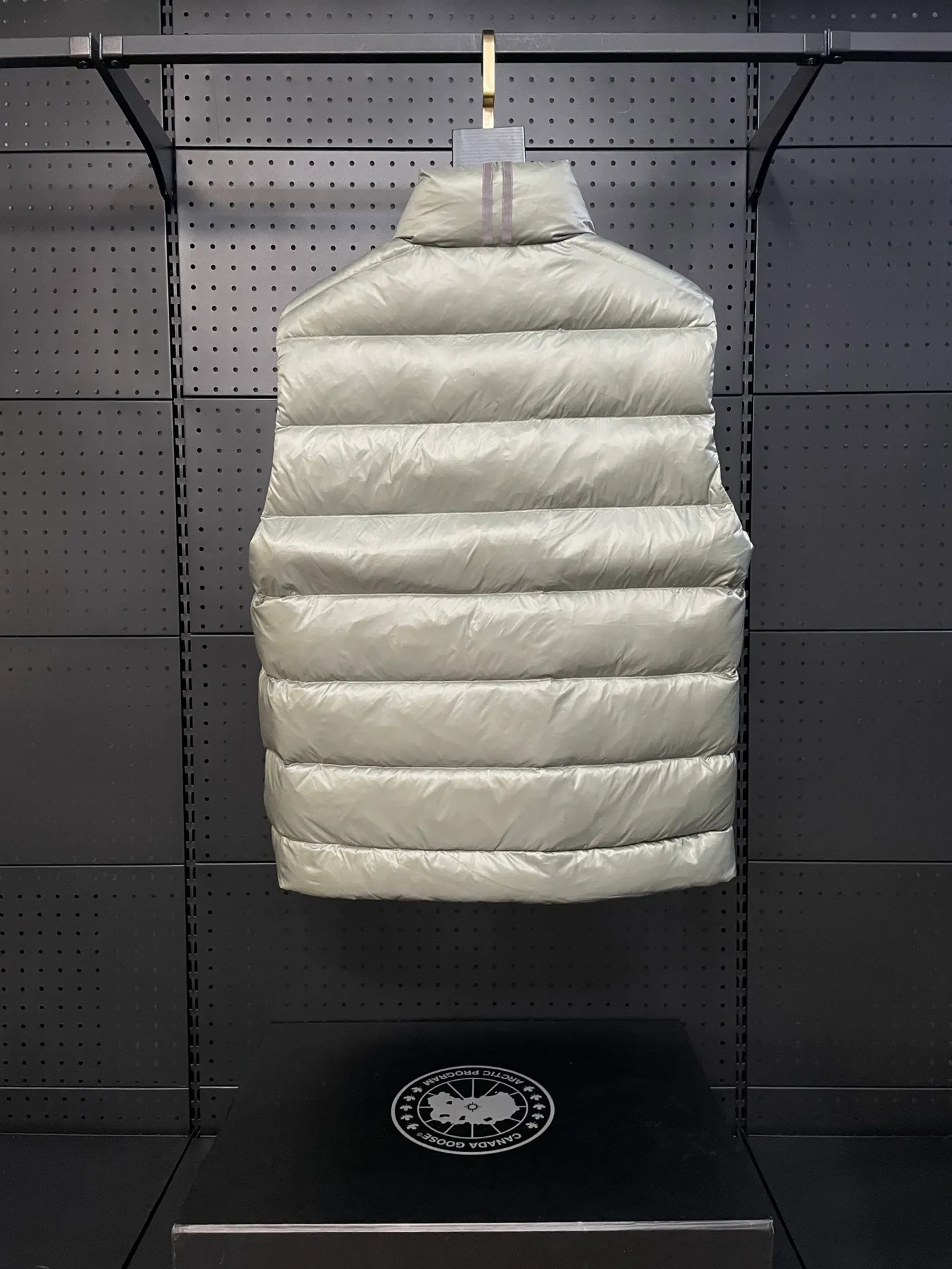 P560 Canadian brand CanadaGoose men's and women's CROFTON lightweight down vest 2229M DWR water-repellent treatment WindWall windproof fabric 700 fleece filling original mold opening details one to one production The upper body effect is stunning Exclusively available on the Xiaohongshu purchasing platform The highest version on the market Size: XS S M L XL XXL